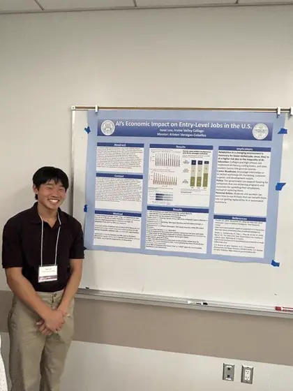 Isaac Lee presenting his research poster, AI's Economic Impact on Entry-Level Jobs in the U.S.