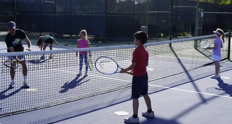 Isaac Lee coaching a junior clinic